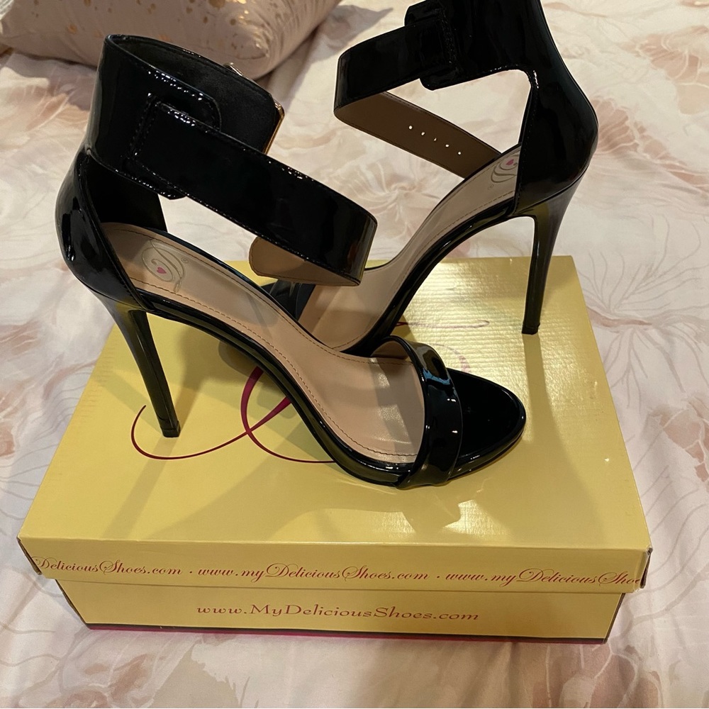 Black My Delicious Shoes Sandals